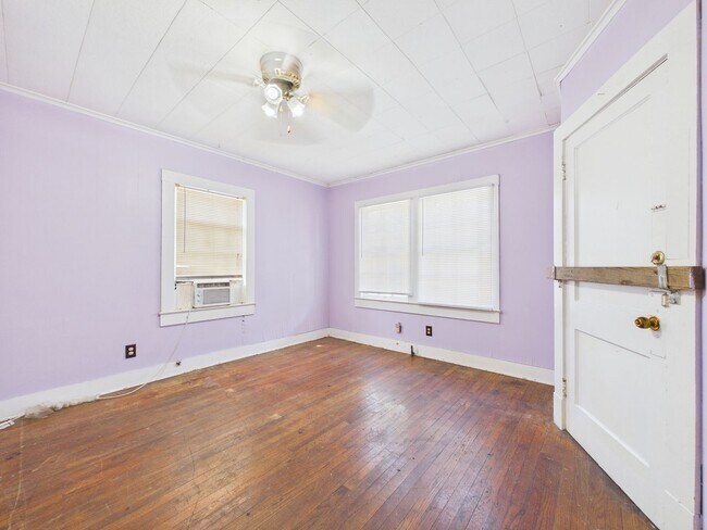 Building Photo - 324 General Mouton Ave