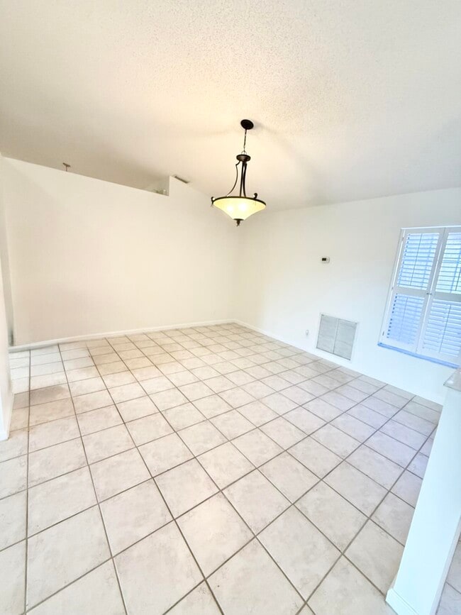 Building Photo - 5609 Descartes Cir
