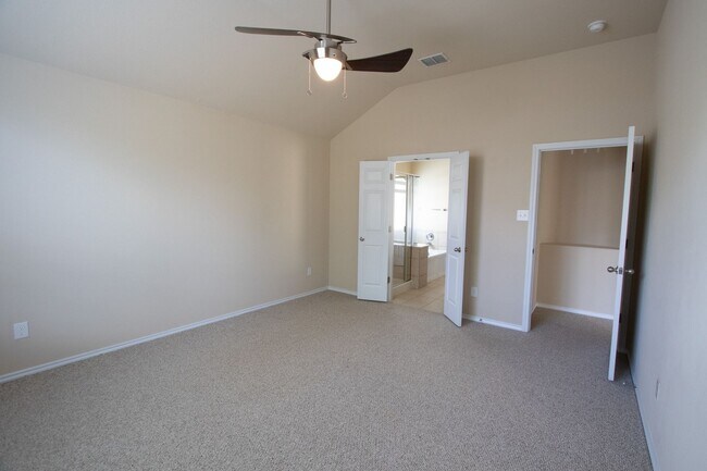 Building Photo - TWO WEEKS FREE RENT!!!  Welcome to this charming 3-bedroom, 2-bathroom home located in the vibran...