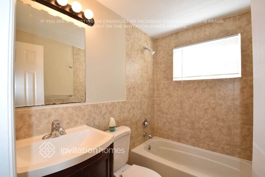 Building Photo - 2751 N 66th Ave
