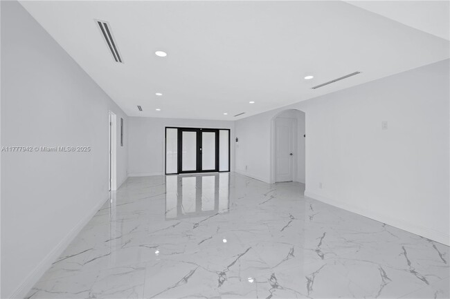 Building Photo - 1608 SW 5th Ct
