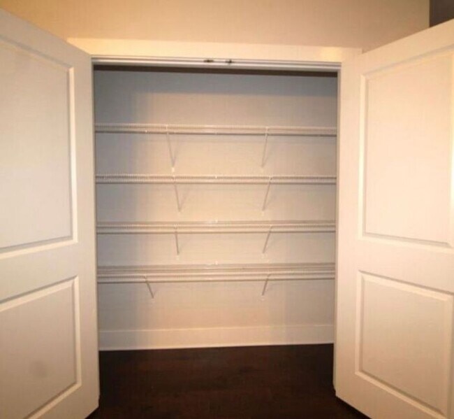 Building Photo - Beautiful Townhome in Doraville - Gated Community!