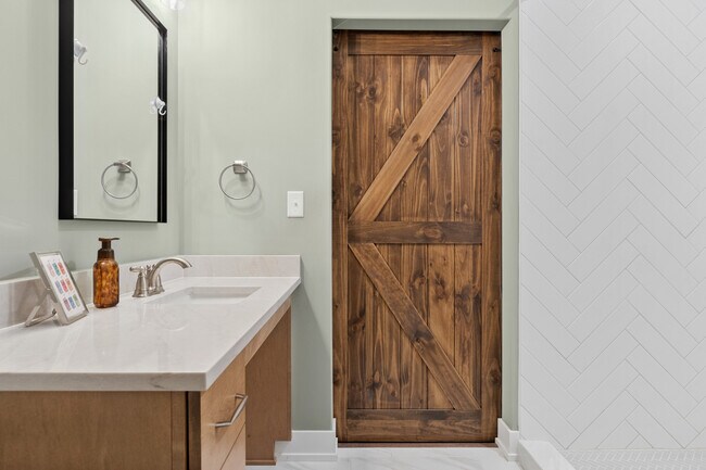 Building Photo - 534 Sudbury Cir