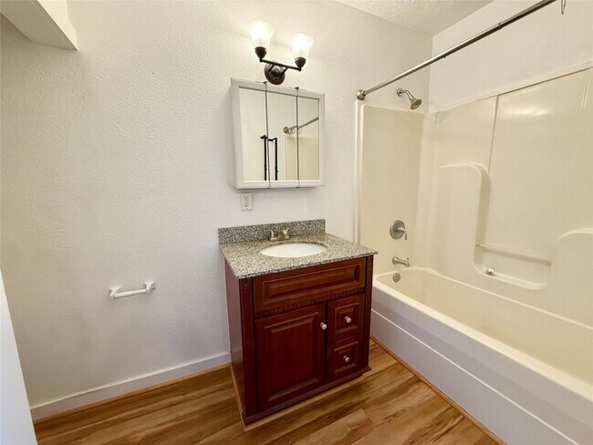 Building Photo - 232 S Tesch St