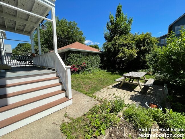 Building Photo - 62 Newport St