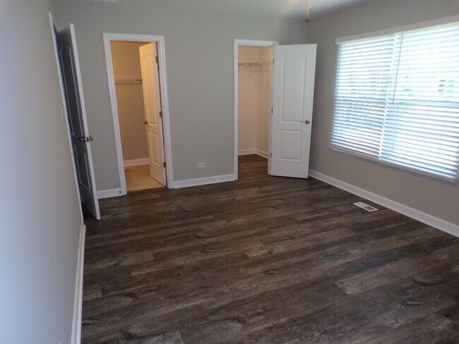 Building Photo - 1823 Shetland Rd