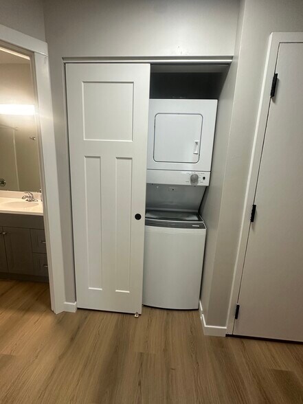 Building Photo - 1551 Namekagon St