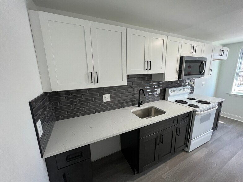 Building Photo - 363 W 22nd St