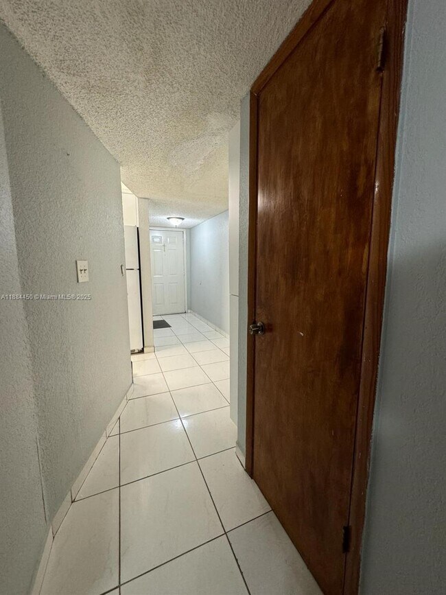 Building Photo - 210 W 68th St