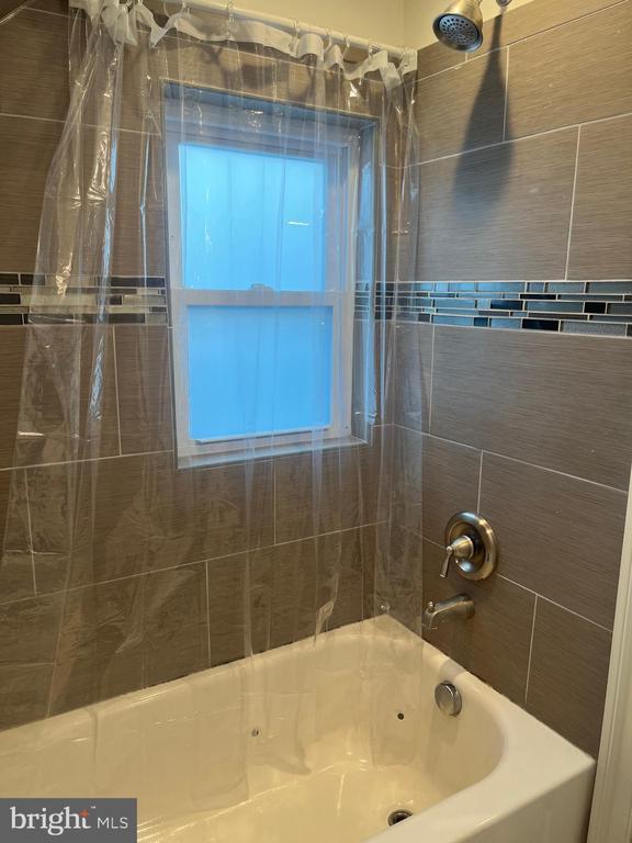 Building Photo - 112 E Howell Ave