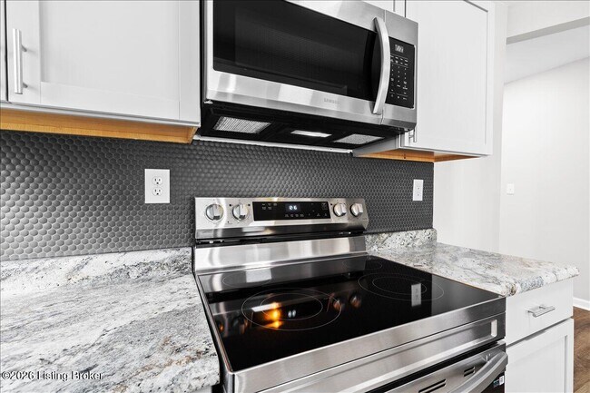 Building Photo - 1018 S 47th St