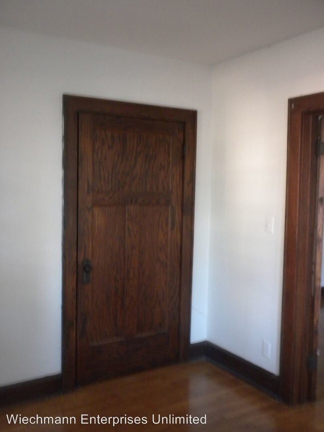 Building Photo - 2856 N Bartlett Ave