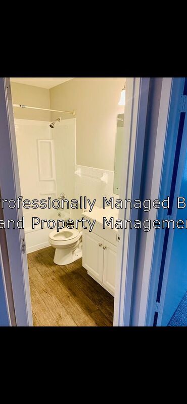 Building Photo - 206 Dahlia Dr