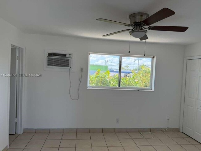 Building Photo - 609 NE 6th Ct