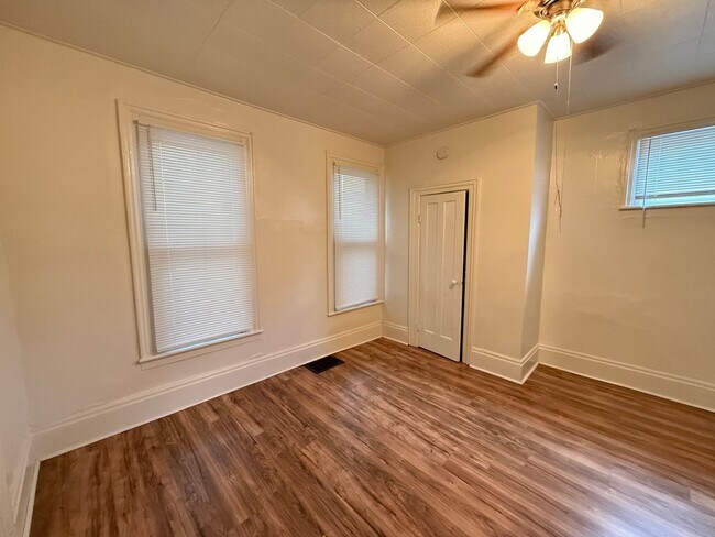Building Photo - Second St 505-507