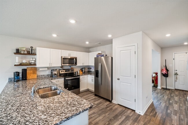 Building Photo - 2224 Cedar Vly Dr