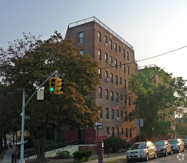 Building Photo - Virginia Gardens