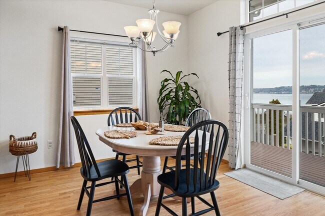 Building Photo - Beautiful 3 bedroom 2.5 bathroom Lake Stevens home!