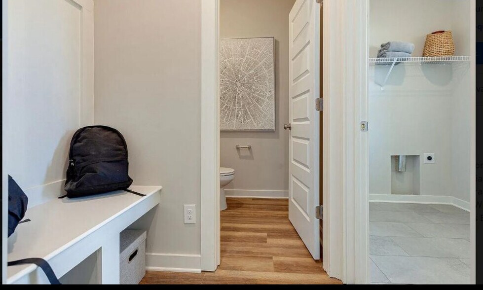 Building Photo - 2428 Williams Ridge Dr