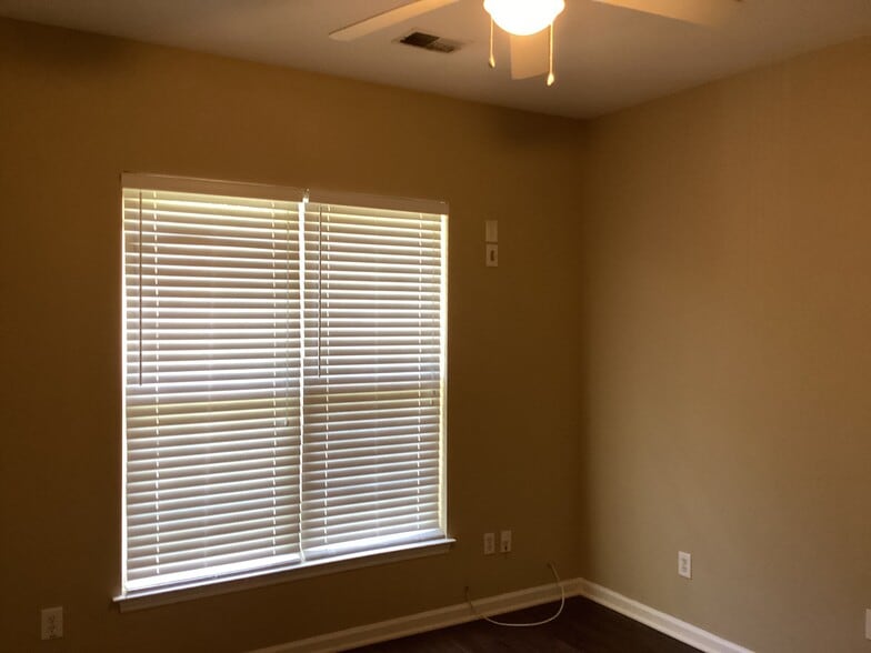 Building Photo - 15 Commissioners Ct