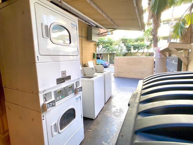 Building Photo - 264 Ka?iulani Ave