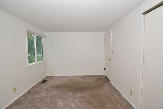 Building Photo - East side of South Bend 3 bedroom, 1.5 bat...