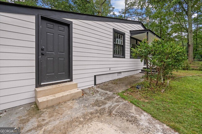 Building Photo - 3102 McKenzie Rd