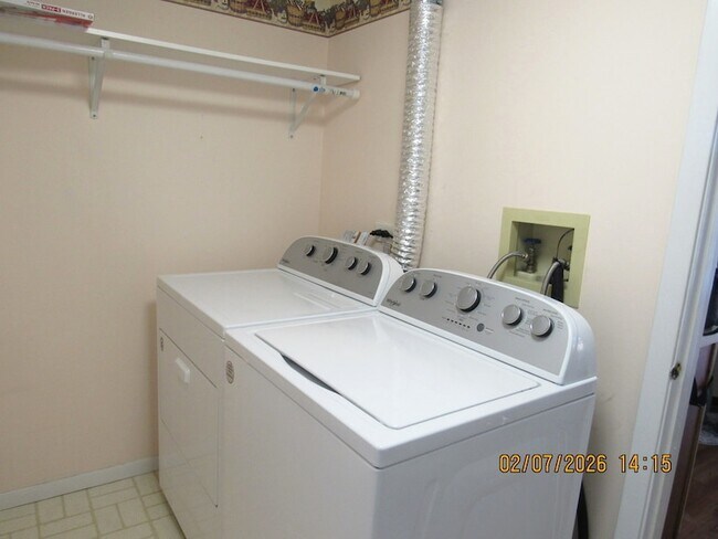 Building Photo - 718 Sturnbridge Ln