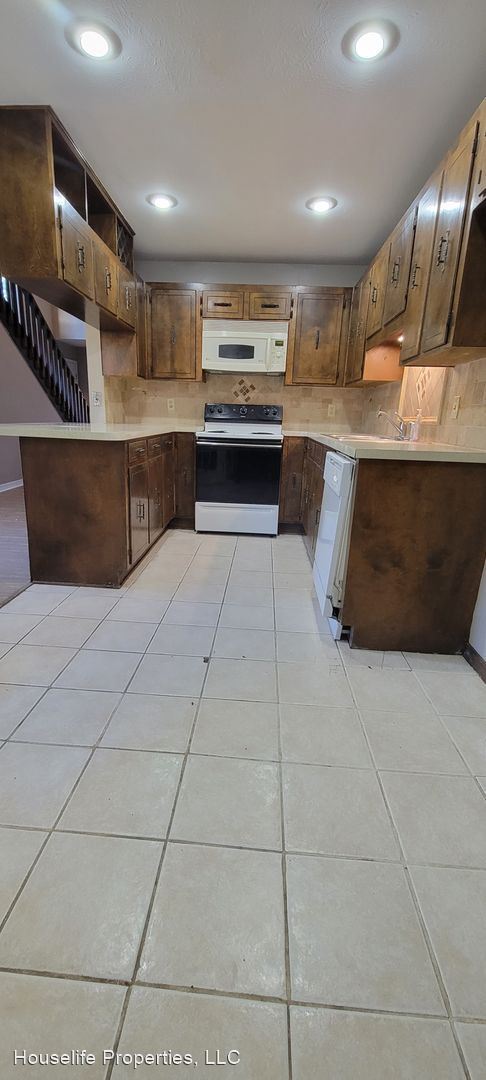 Building Photo - 3 br, 2 bath House - 3358 Eastwood Dr