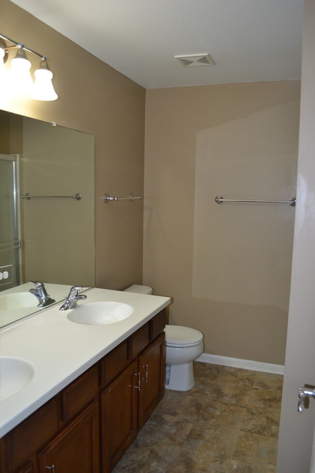 Building Photo - 406 Valentine Way