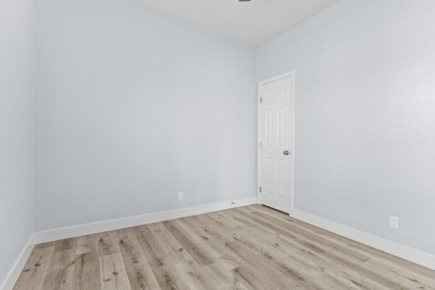 Building Photo - 1711 E Appleton St