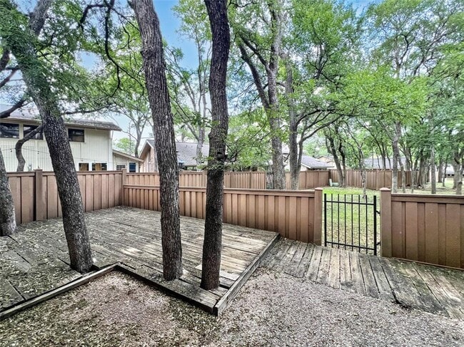 Building Photo - 8305 Greenslope Dr