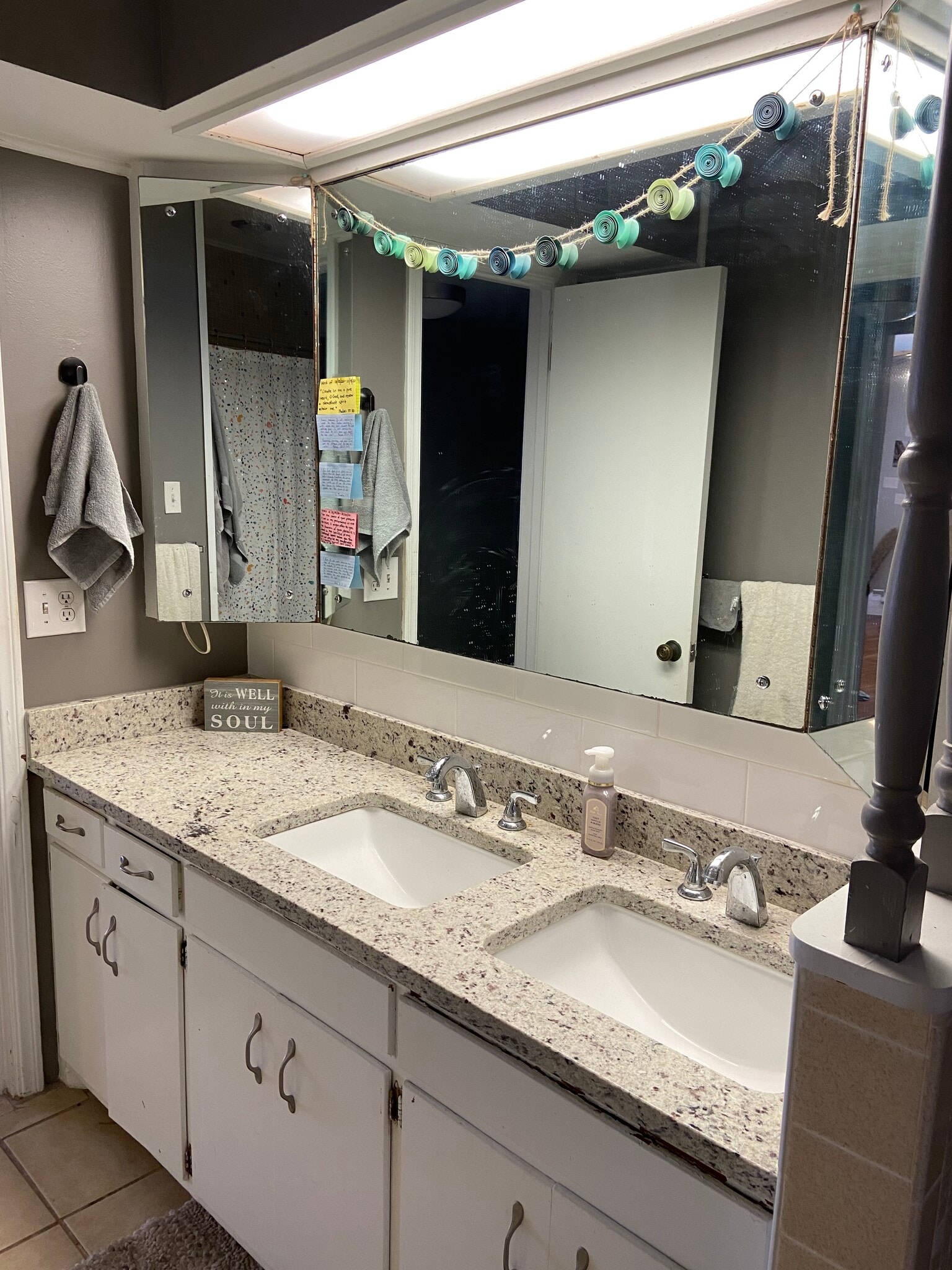 down bath - 1816 W Arrowhead Plz