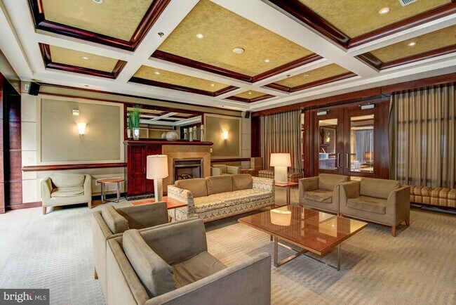 Building Photo - 888 N Quincy St