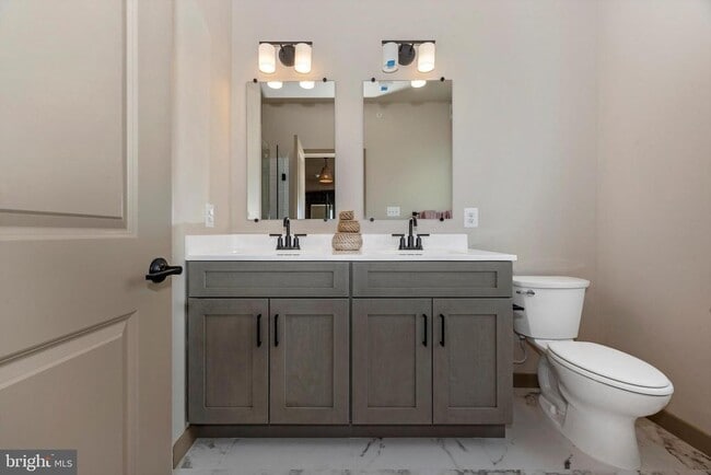 Building Photo - 710 Iron Frg Rd