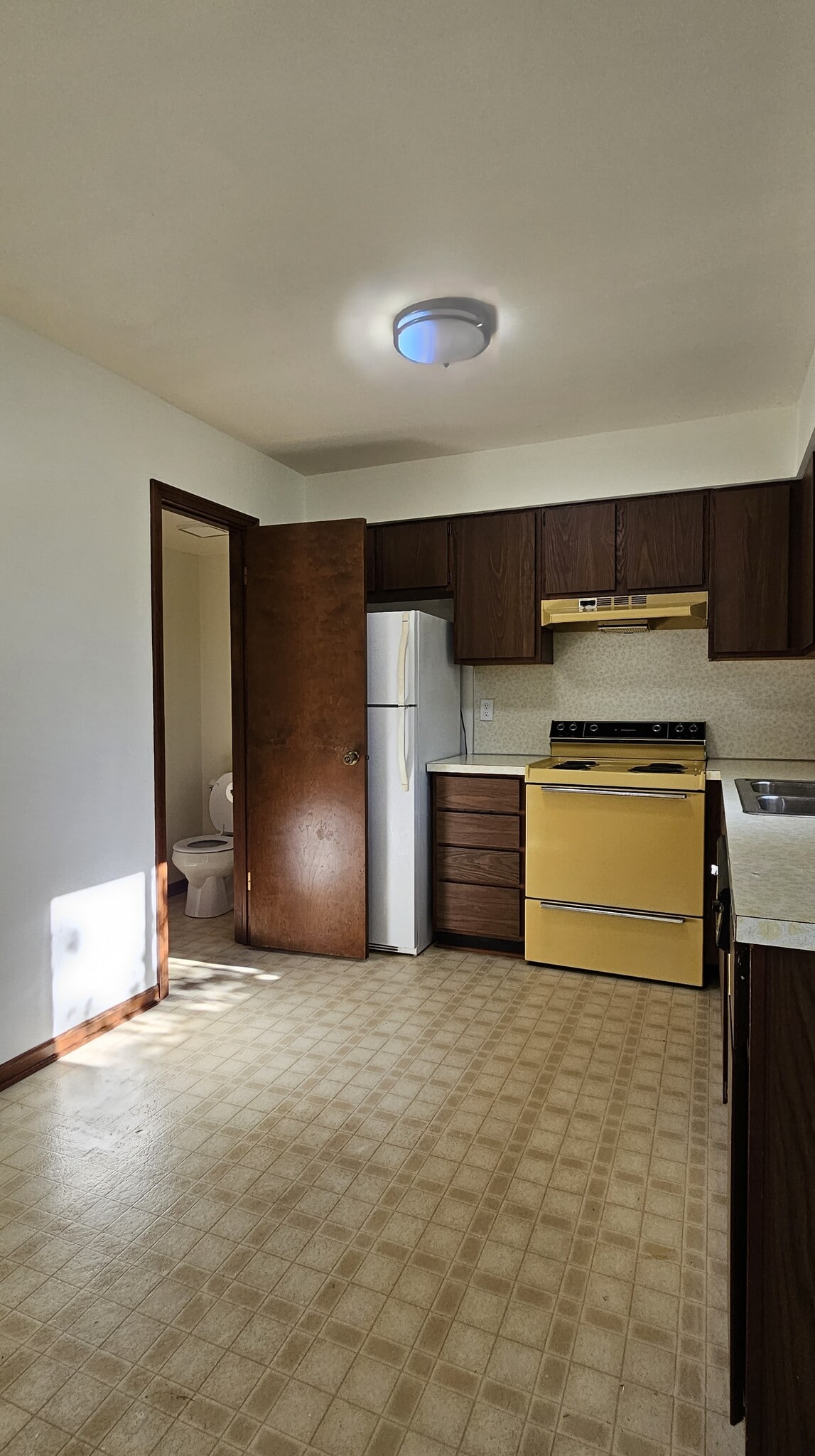 Building Photo - 680 Wildwood Dr