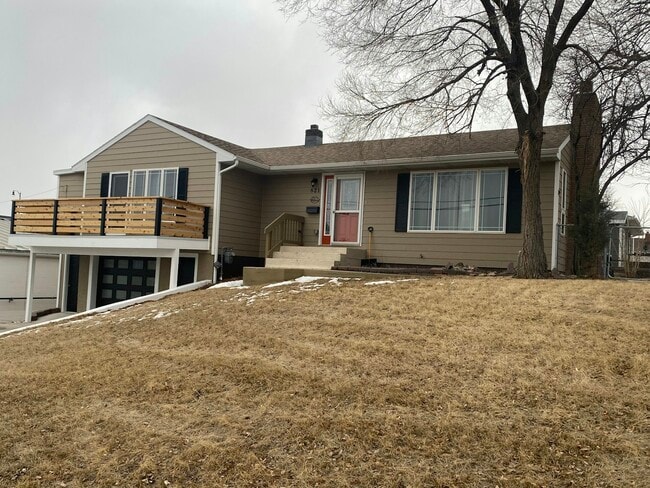 Building Photo - 821 Flormann St