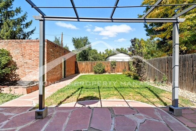 Building Photo - Charming Home with Central AC and Fenced Yard