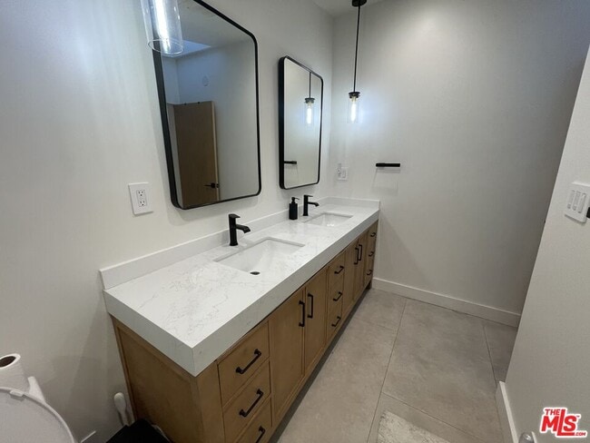 Building Photo - 4234 Ellenita Ave