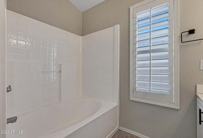 Building Photo - Stunning 3-bedroom, 2-bath home
