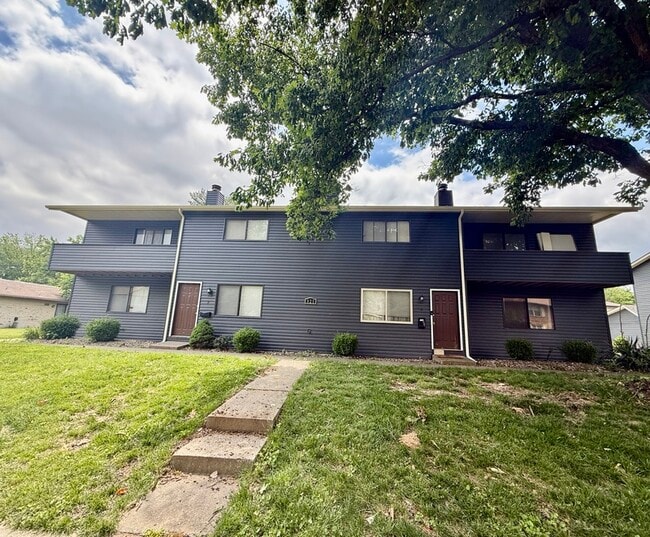 Building Photo - 821 N Cherry St