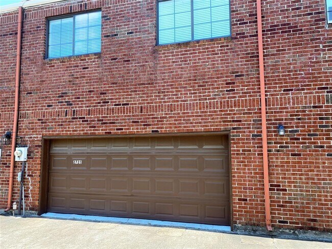 Building Photo - 2728 W Holcombe Blvd