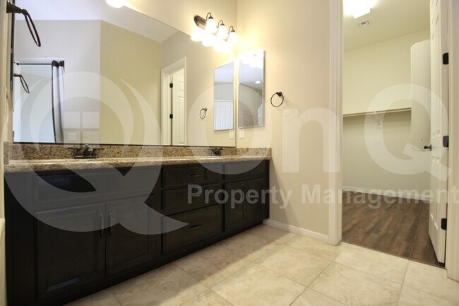 Building Photo - 17824 W Cedarwood Ln