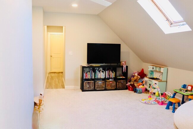 Building Photo - 10 Cushing St