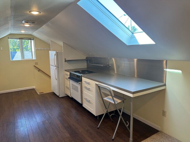 Building Photo - Updated 1 bed, 1 bath in Eugene!