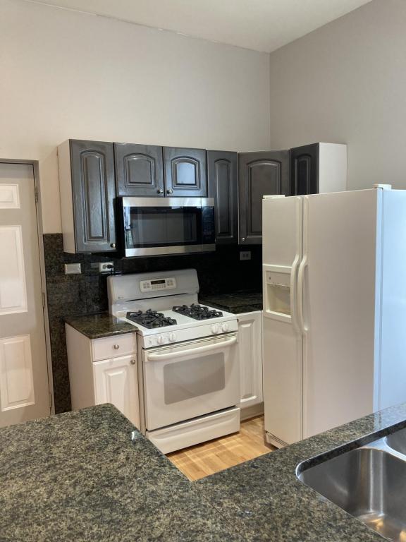 Building Photo - 4321 S Ellis Ave