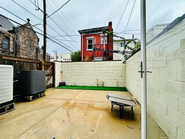 Building Photo - 2100 Christian St