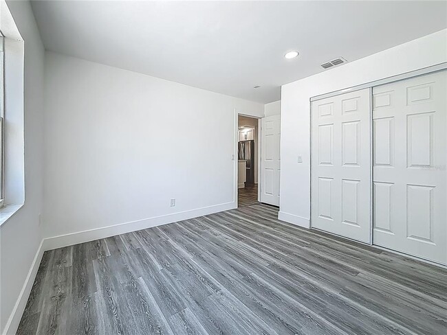 Building Photo - 1755 Shore Acres Blvd NE
