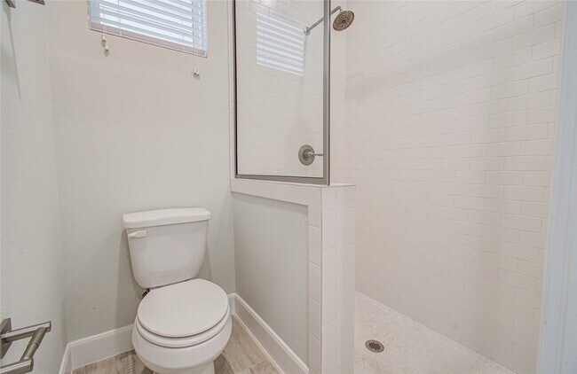 Building Photo - 2818 Grand Fountains Dr