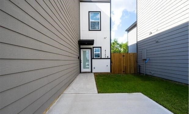 Building Photo - 8153 Tate St